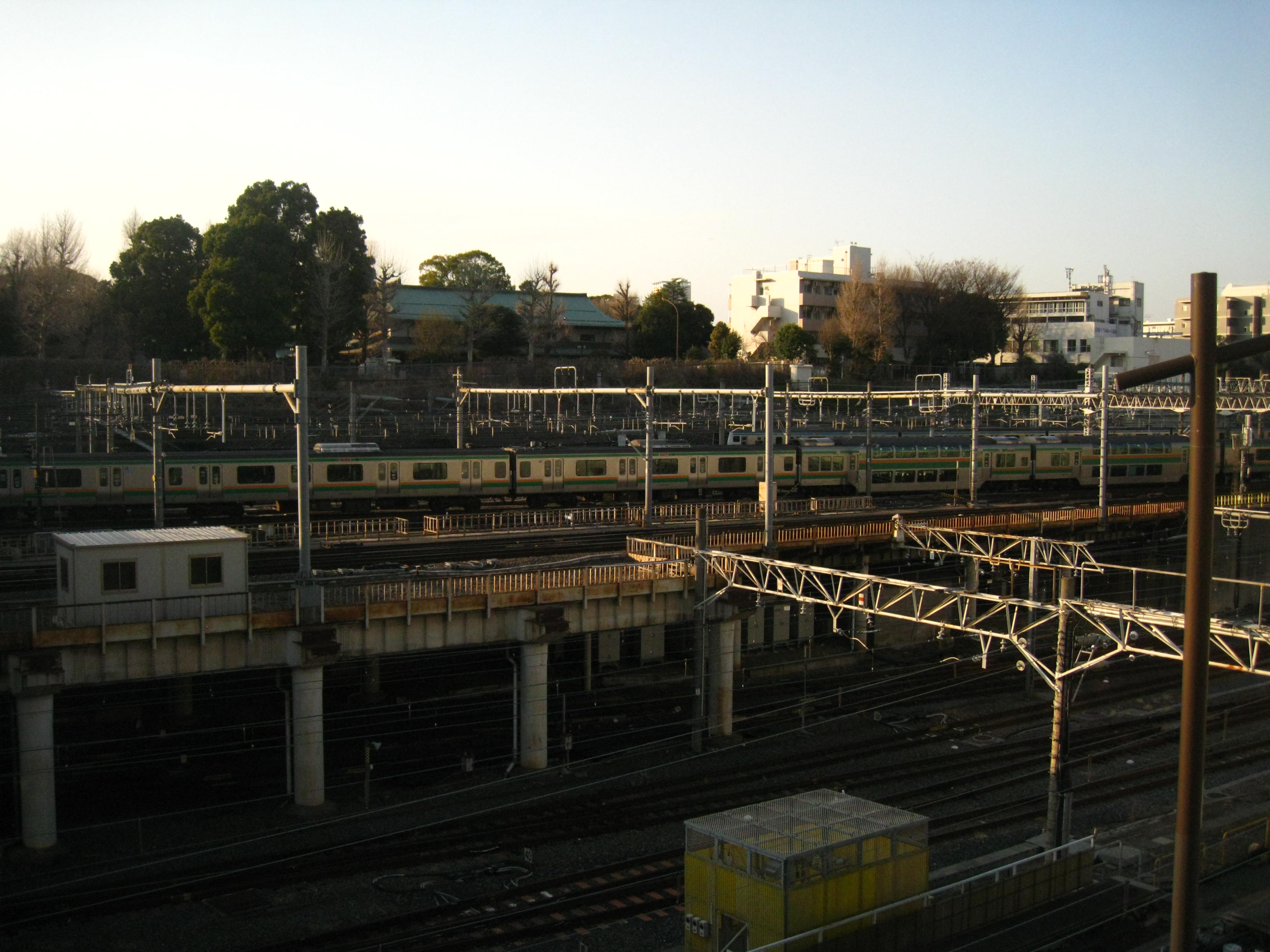 picture of a train, tokyo